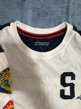 Staple Pigeon World Renown Pigeon Brand Long Sleeve Graphic T-Shirt White Navy S